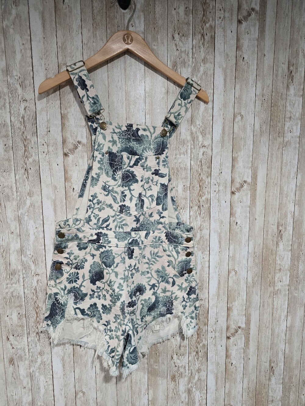 Pilcro Anthropologie Cutoff Denim Ivory printed overall shorts Dungarees 26